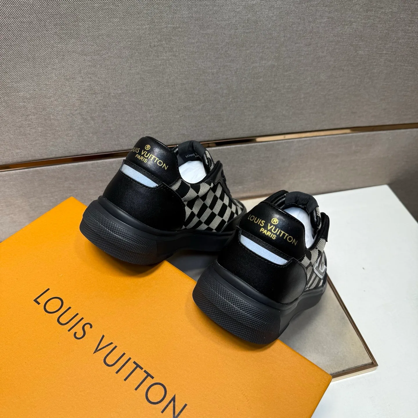 ⬛️Ex-factory price p400 [LV~] Men's casual shoes, 2025z cabinet sales simultaneously 🔶Code number: 38-44#️⃣ 🔷3 colors🔜The upper is made of multi-material splicing ➕Genuine leather lining, comfortable and breathable, sole: original comfortable and wear-resistant outsole, ⚠️real thing📱photographed🎬real thing is better📢📢📢